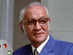 御手洗博士(宇佐美淳也)